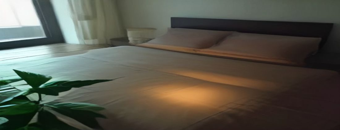 动漫风格场景图，展示多种类型的二次元少年角色并排站立，风格各异但均呈现柔和精致的小正太视觉特征，蓝橙色调